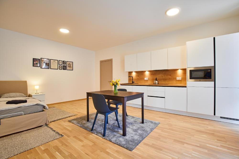 Dolcevita Apartments ฮาร์ราคอฟ ภายนอก รูปภาพ