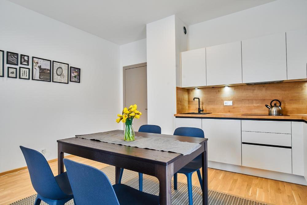 Dolcevita Apartments ฮาร์ราคอฟ ภายนอก รูปภาพ