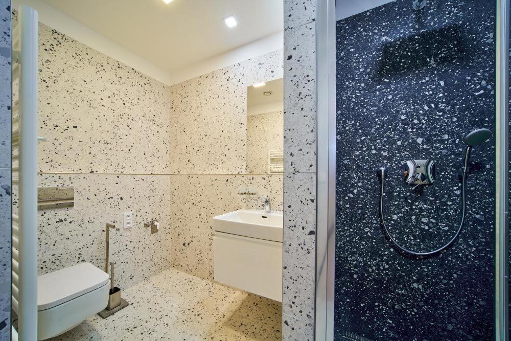 Dolcevita Apartments ฮาร์ราคอฟ ภายนอก รูปภาพ