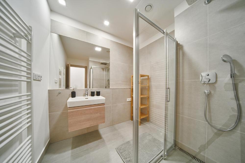 Dolcevita Apartments ฮาร์ราคอฟ ภายนอก รูปภาพ