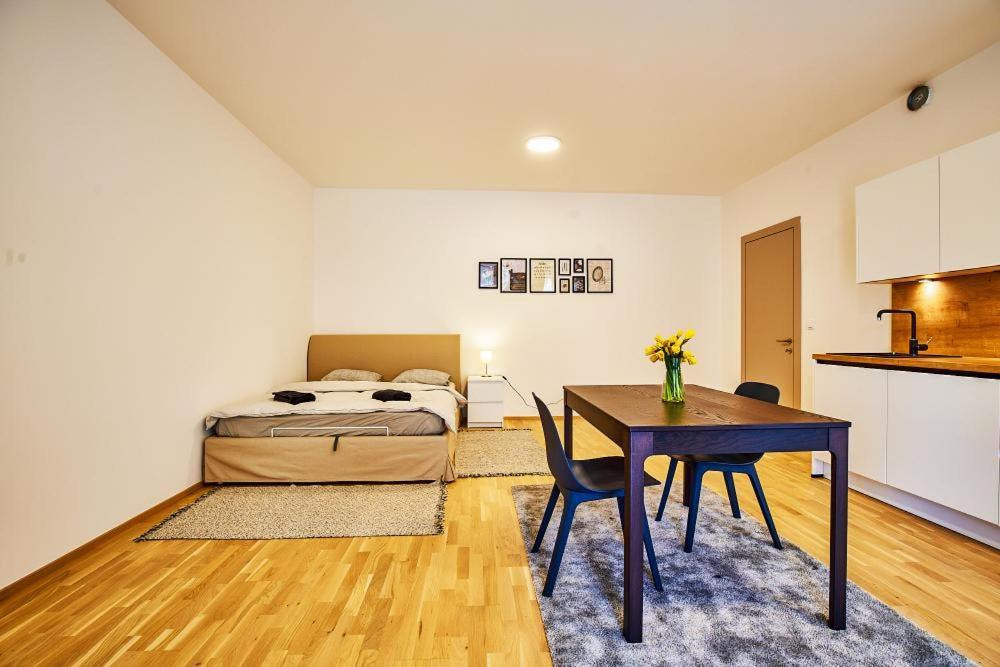 Dolcevita Apartments ฮาร์ราคอฟ ภายนอก รูปภาพ