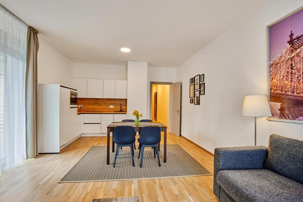 Dolcevita Apartments ฮาร์ราคอฟ ภายนอก รูปภาพ
