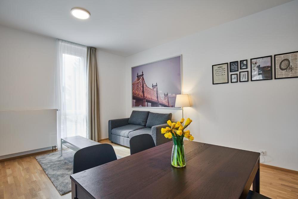 Dolcevita Apartments ฮาร์ราคอฟ ภายนอก รูปภาพ