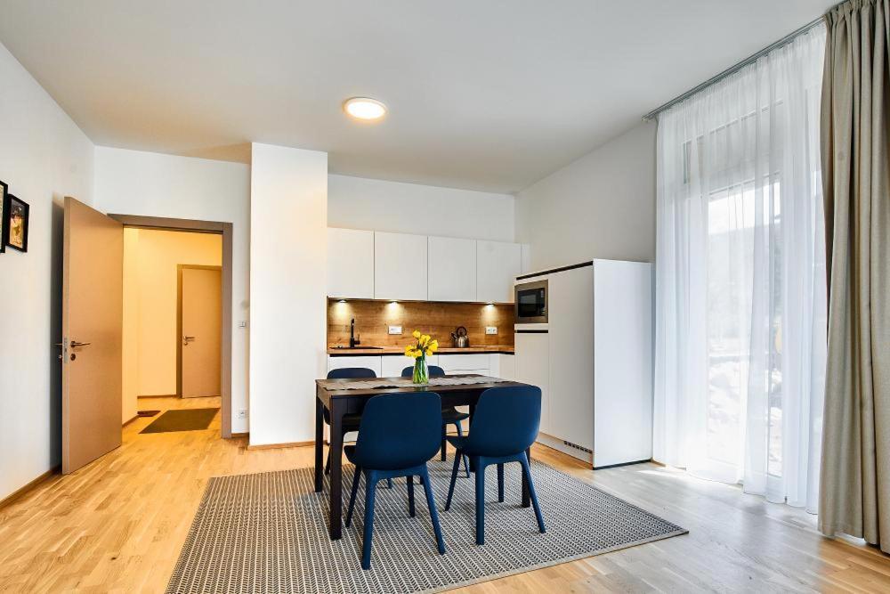 Dolcevita Apartments ฮาร์ราคอฟ ภายนอก รูปภาพ