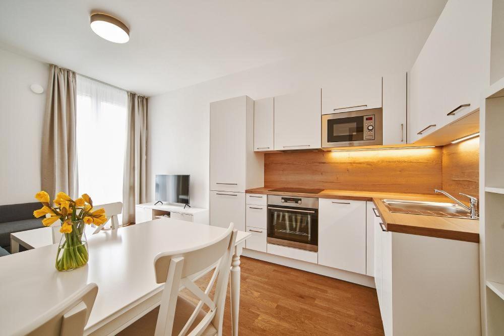 Dolcevita Apartments ฮาร์ราคอฟ ภายนอก รูปภาพ